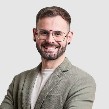 “Team section showcasing three professionals with profile photos, names, and roles including UI/UX designer, lead developer, and marketing & SEO specialist.”