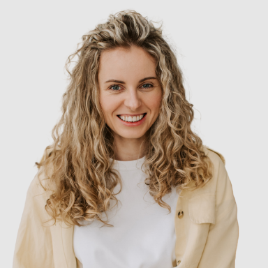 “Team section showcasing three professionals with profile photos, names, and roles including UI/UX designer, lead developer, and marketing & SEO specialist.”